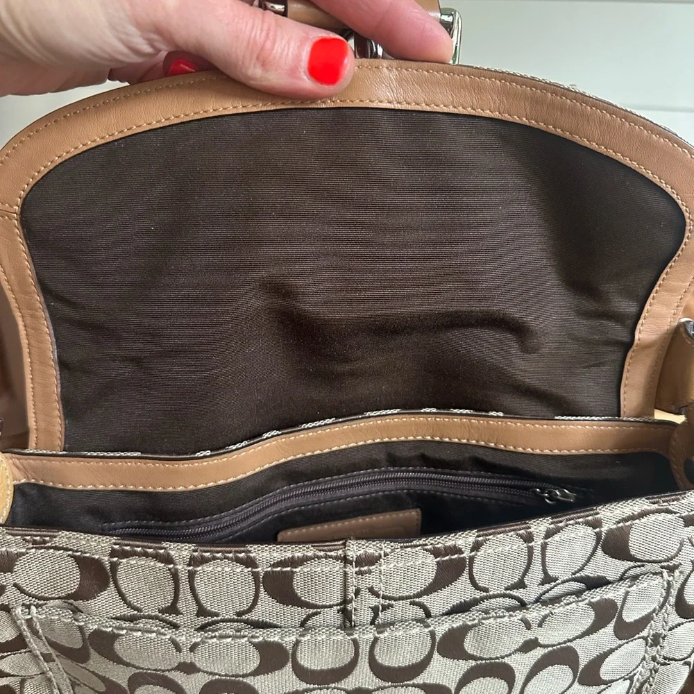 Coach Brown and Tan Signature SoHo Buckle Shoulder Bag y2k d1067-f15668 - Picture 7 of 16